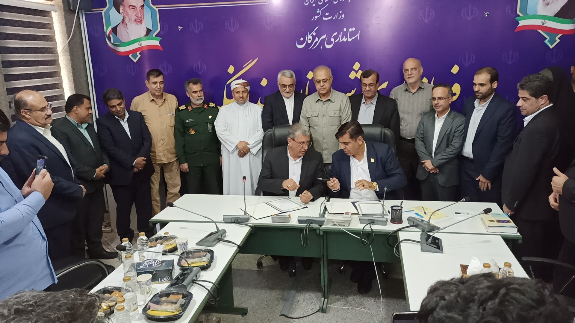 انعقاد تفاهم‌نامه خواهرخواندگی بین شهر‌های لار و بندرلنگه