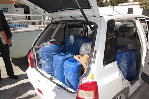 قاچاق سوخت در شهر هشت بندی هرمزگان قاچاق سوخت در شهر هشت بندی هرمزگان