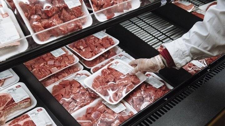 واردات و عرضه گوشت تازه با استفاده از ارز مبادلهای آغاز شد واردات و عرضه گوشت تازه با استفاده از ارز مبادلهای آغاز شد