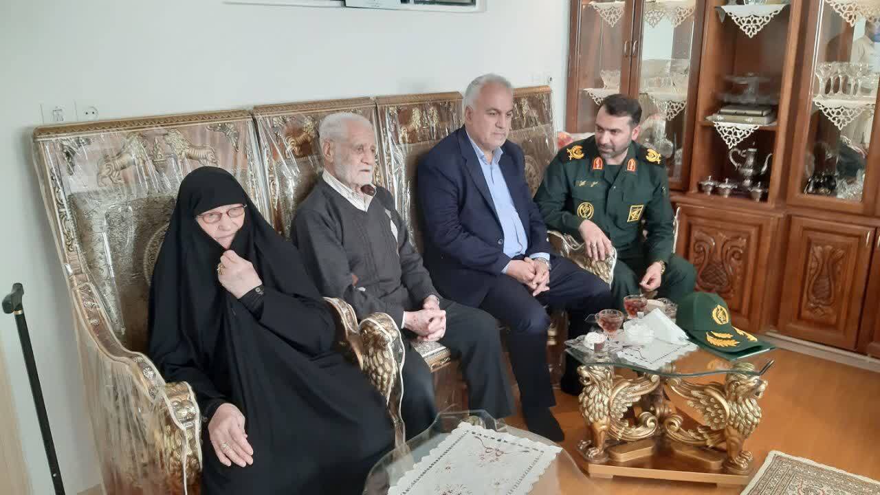 تکریم خانواده شهید مرتضی مرادخانی در خوی