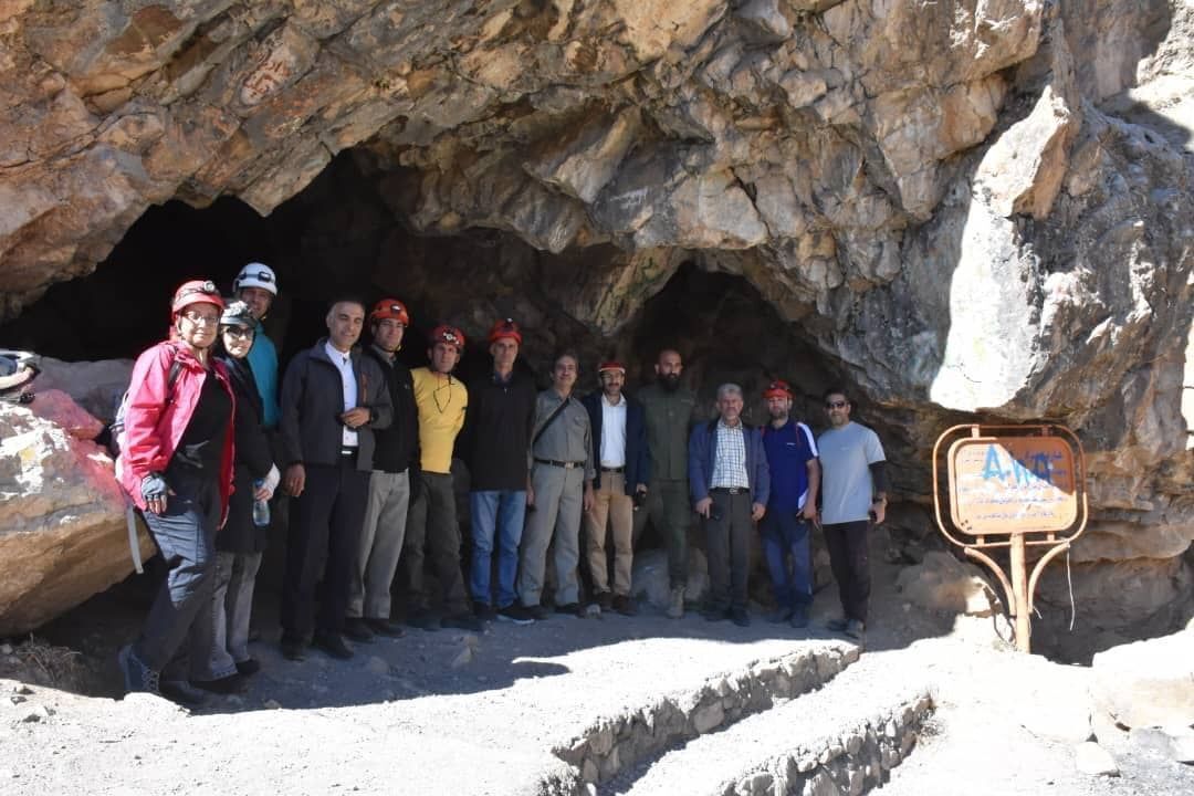 غار یخ مراد در انتظار بازدیدی ایمن؛ اقدامات حفاظتی آغاز شد