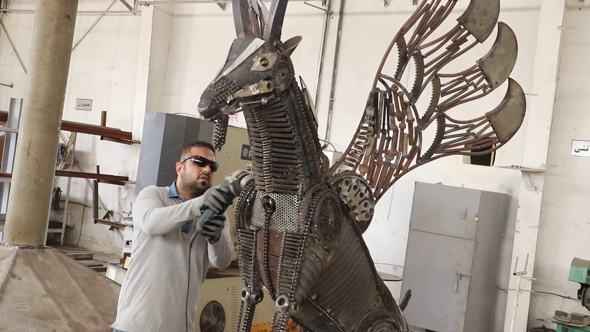 ساخت آثار هنری با ضایعات مسی