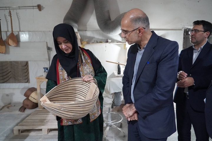 تشکیل اتحادیه صادرکنندگان پیش نیاز تجاری سازی صنایع‌دستی است