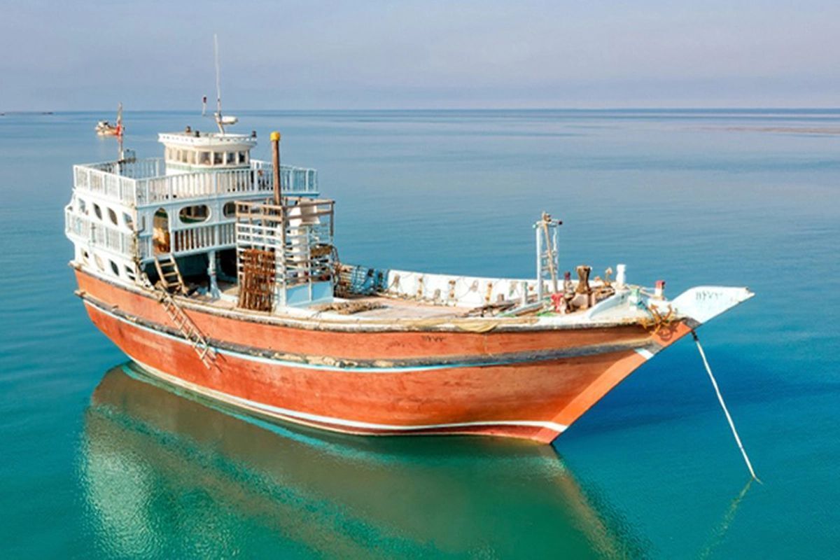 رهایی لنج سرقتی از بوشهر در آب‌های هرمزگان