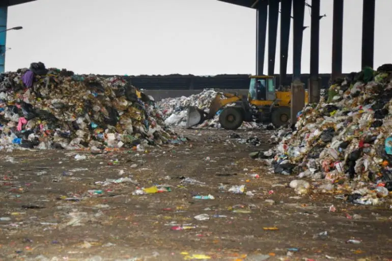 نفس آسمان اصفهان گرفته است نفس آسمان اصفهان گرفته است