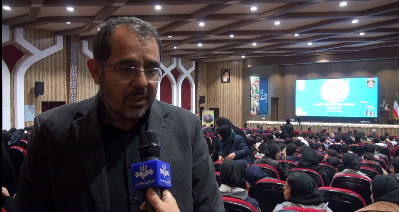 تجلیل از برگزیدگان لیگ علمی پایا در همدان تجلیل از برگزیدگان لیگ علمی پایا در همدان