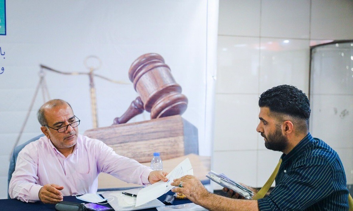 برگزاری میز خدمت مشاوره حقوقی و قضایی در مترو تهران برگزاری میز خدمت مشاوره حقوقی و قضایی در مترو تهران