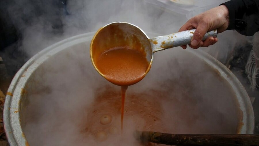 برگزاری آیین فاطمی «نذر مادری» در میدان امام حسین برگزاری آیین فاطمی «نذر مادری» در میدان امام حسین