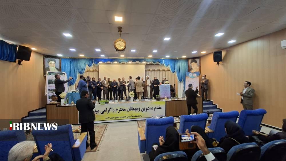 تجلیل از کشاورزان و تولیدکنندگان برتر فارس در شیراز