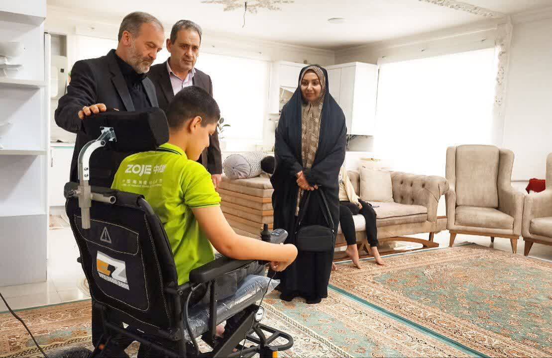 اهدای ویلچر به توانخواهان تحت پوشش بهزیستی شهرستان نقده