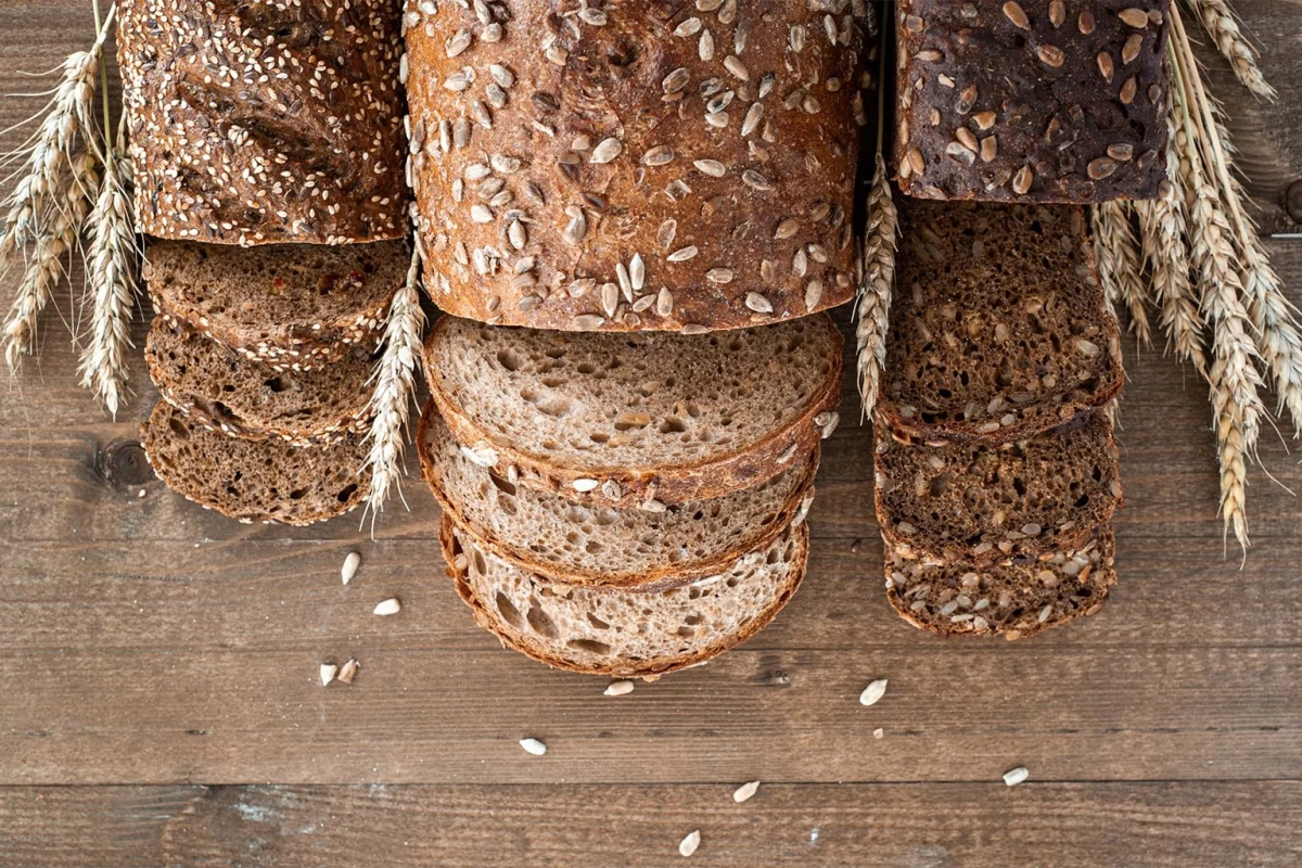 نان‌های کامل و سبوس‌دار منبع فیبر، ویتامین‌ها و مواد معدنی