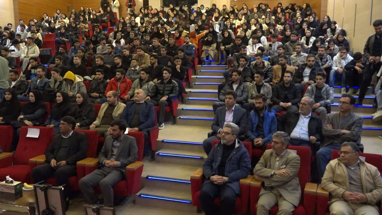 روز دانشجو نماد آزادیخواهی و مبارزه با استکبار است روز دانشجو نماد آزادیخواهی و مبارزه با استکبار است