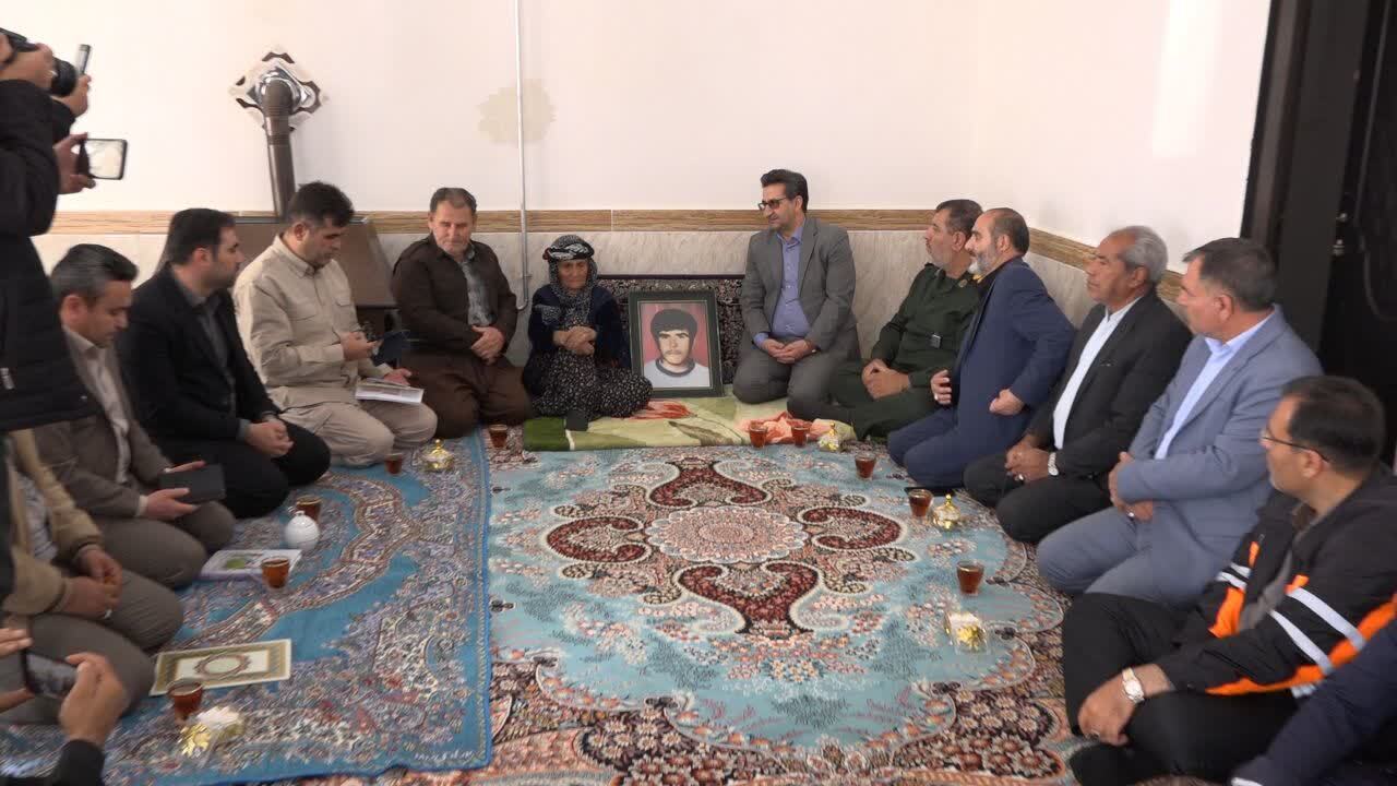 تکریم مادر شهیدان جلیل ابراهیمی و براتعلی شاهدی در میاندوآب تکریم مادر شهیدان جلیل ابراهیمی و براتعلی شاهدی در میاندوآب