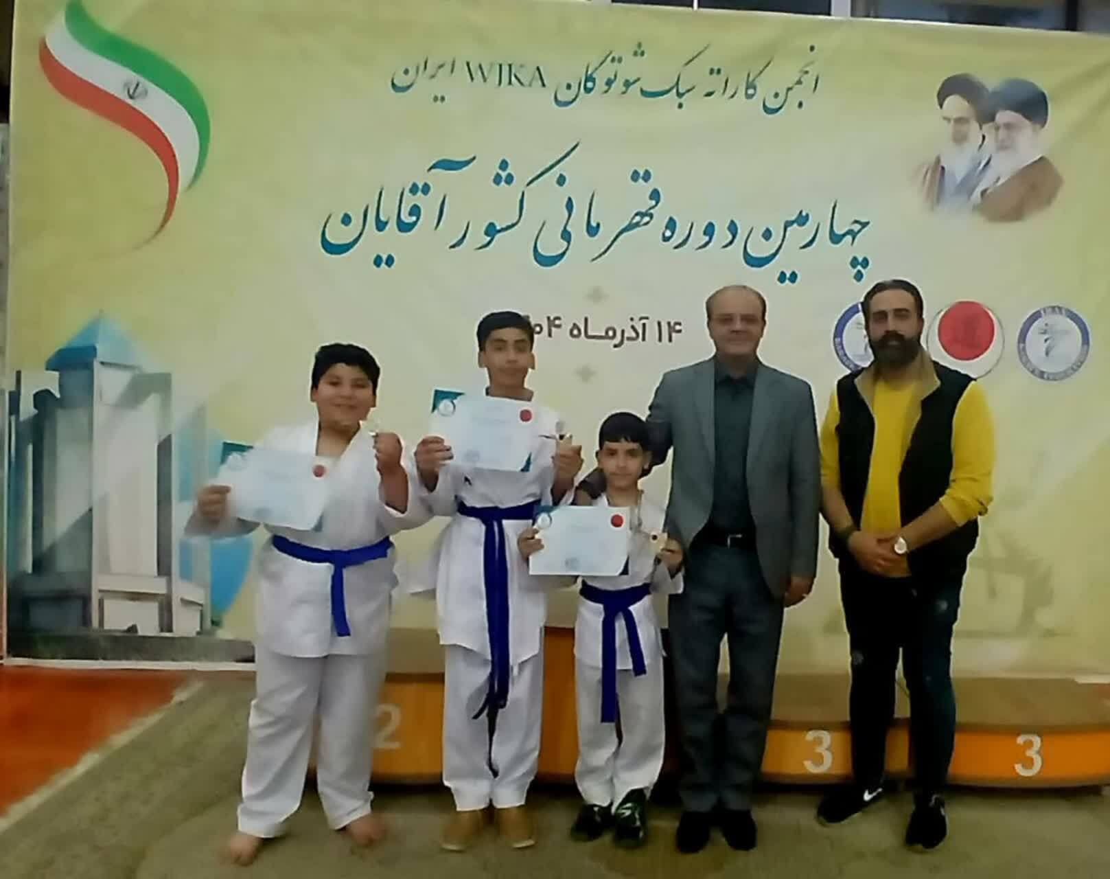 ۵ نشانرنگارنگ برای کاراته کا‌های قمی