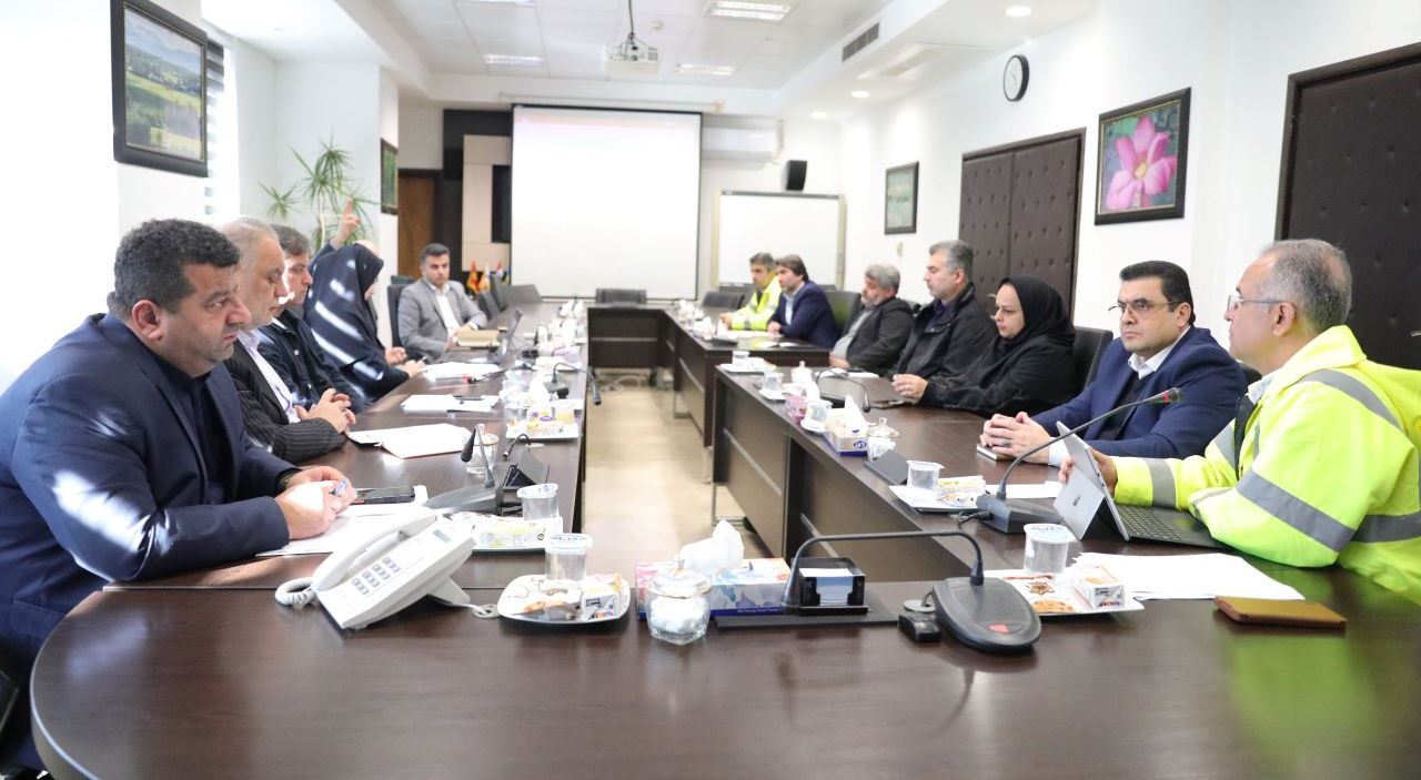 جلسه ستاد مدیریت بحران در منطقه آزاد انزلی