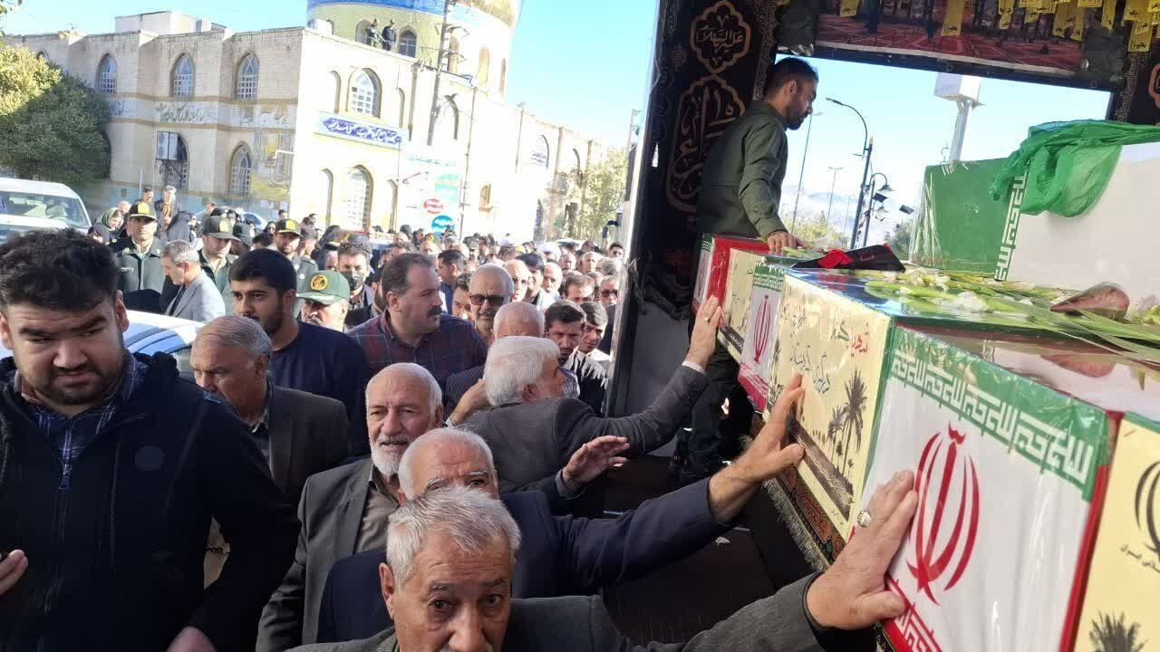 پیکر مطهر هفت شهید گمنام صبح امروز در کرمانشاه تشییع شد پیکر مطهر هفت شهید گمنام صبح امروز در کرمانشاه تشییع شد