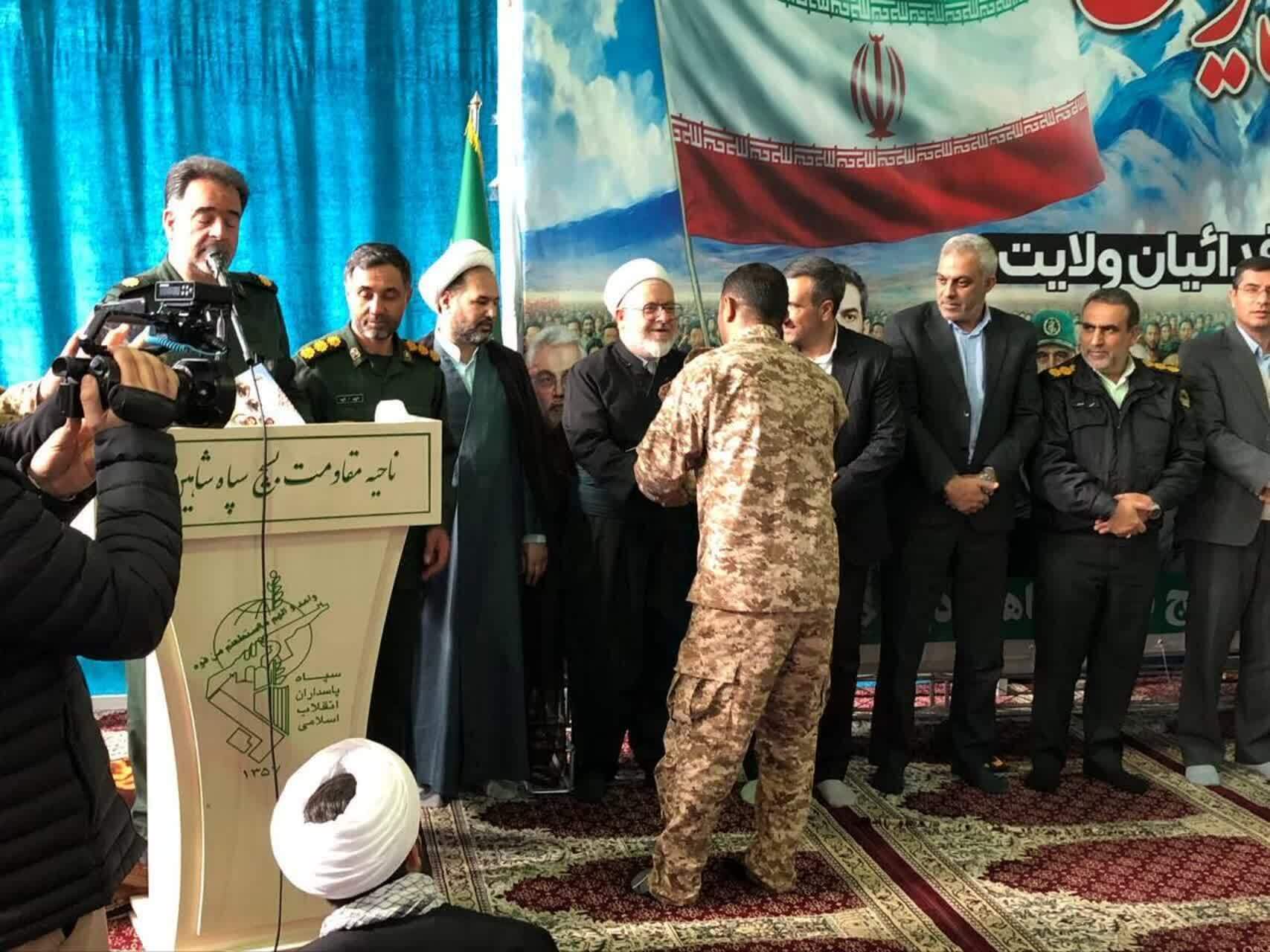 تجلیل از بسیجیان فعال شاهین دژ تجلیل از بسیجیان فعال شاهین دژ