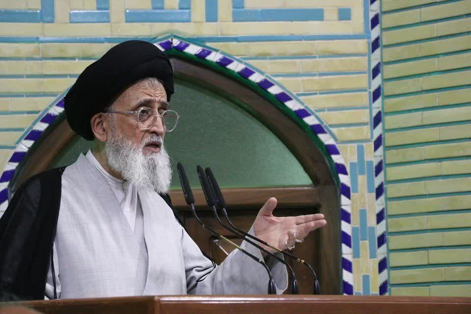 دشمن همواره در حال دروغ پراکني و شايعه در جامعه است دشمن همواره در حال دروغ پراکني و شايعه در جامعه است