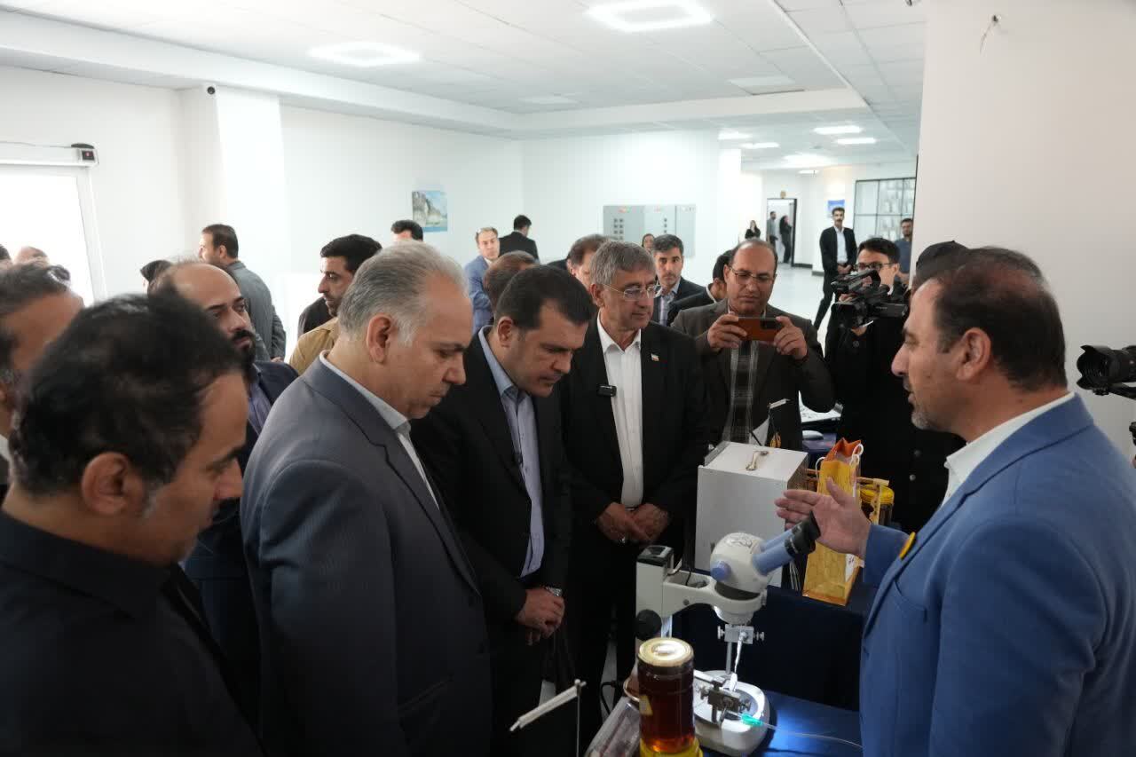 بازدید معاون رئیسجمهور از شرکتهای دانشبنیان لرستان بازدید معاون رئیسجمهور از شرکتهای دانشبنیان لرستان