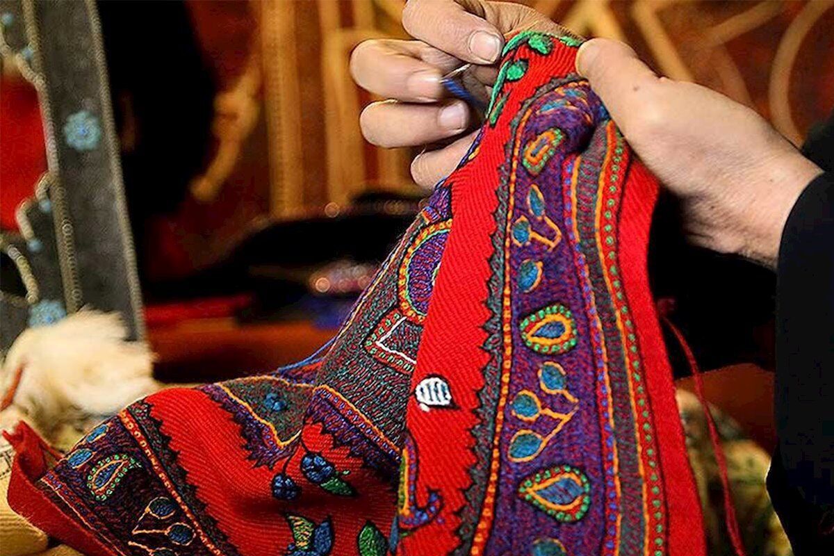 صادرات ۳۳ میلیون دلاری صنایع‌دستی آذربایجان‌غربی / فعالیت ۵ هزار هنرمند در ۴۰ رشته بومی