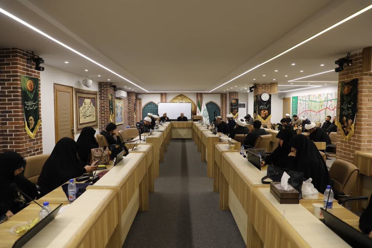 جلسه هماهنگی مرکز فعالیتهای دینی با موضوع تشییع رهبر شهید برگزار شد جلسه هماهنگی مرکز فعالیتهای دینی با موضوع تشییع رهبر شهید برگزار شد