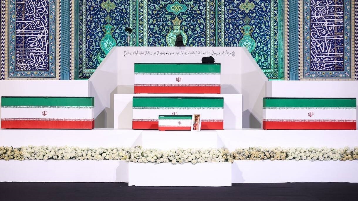 ادای احترام هیئتهای خارجی به پیکر رهبر شهید انقلاب (۲) ادای احترام هیئتهای خارجی به پیکر رهبر شهید انقلاب (۲)