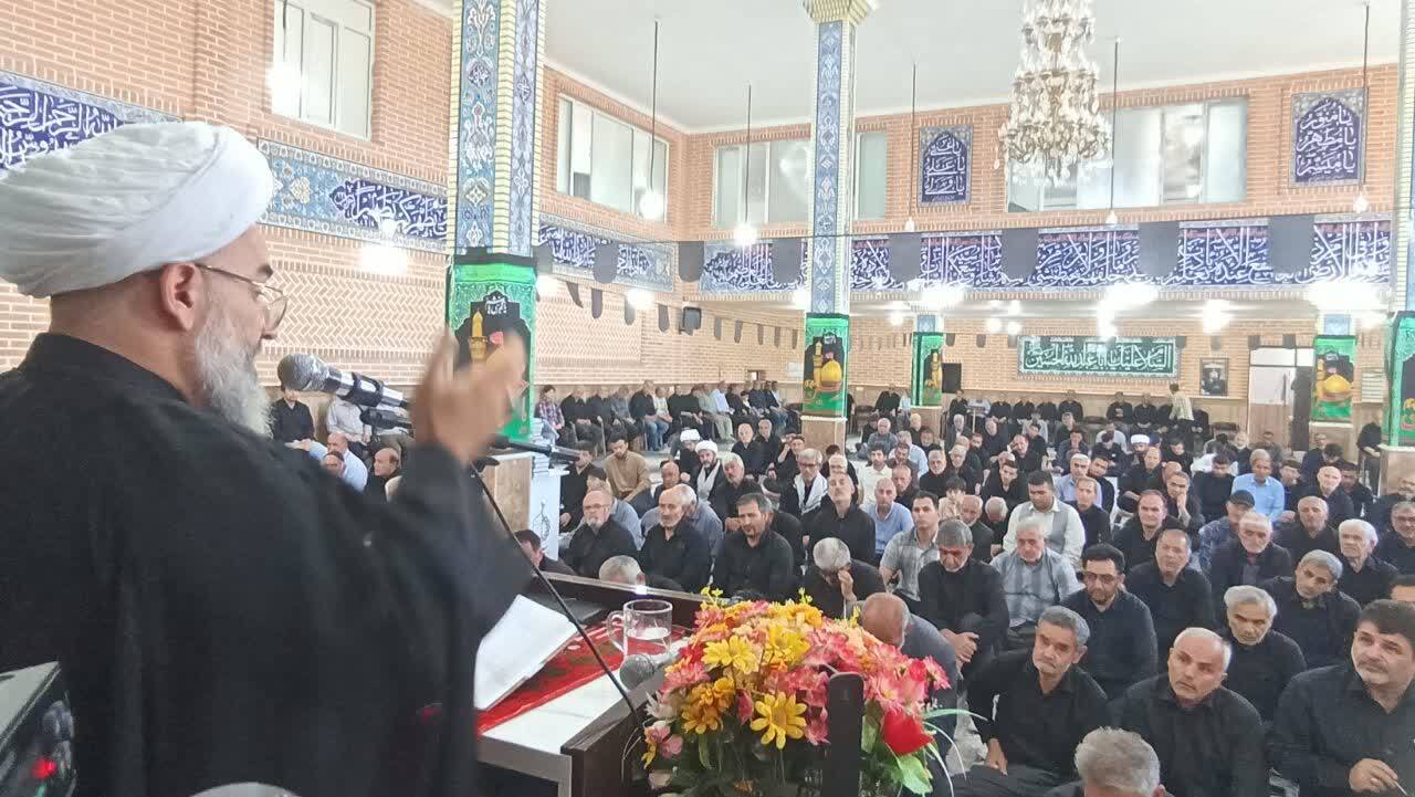 تاکید امام جمعه نقده برتبیین اهداف و ادامه راه رهبر شهیدانقلاب تاکید امام جمعه نقده برتبیین اهداف و ادامه راه رهبر شهیدانقلاب