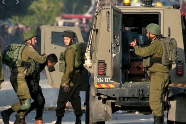 بازداشت بیش از ۸۶۰ فلسطینی در قدس اشغالی بازداشت بیش از ۸۶۰ فلسطینی در قدس اشغالی