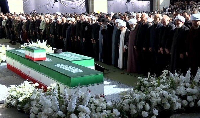 بازتاب مراسم اقامه نماز بر پیکر رهبر شهید در رسانه های جهان بازتاب مراسم اقامه نماز بر پیکر رهبر شهید در رسانه های جهان