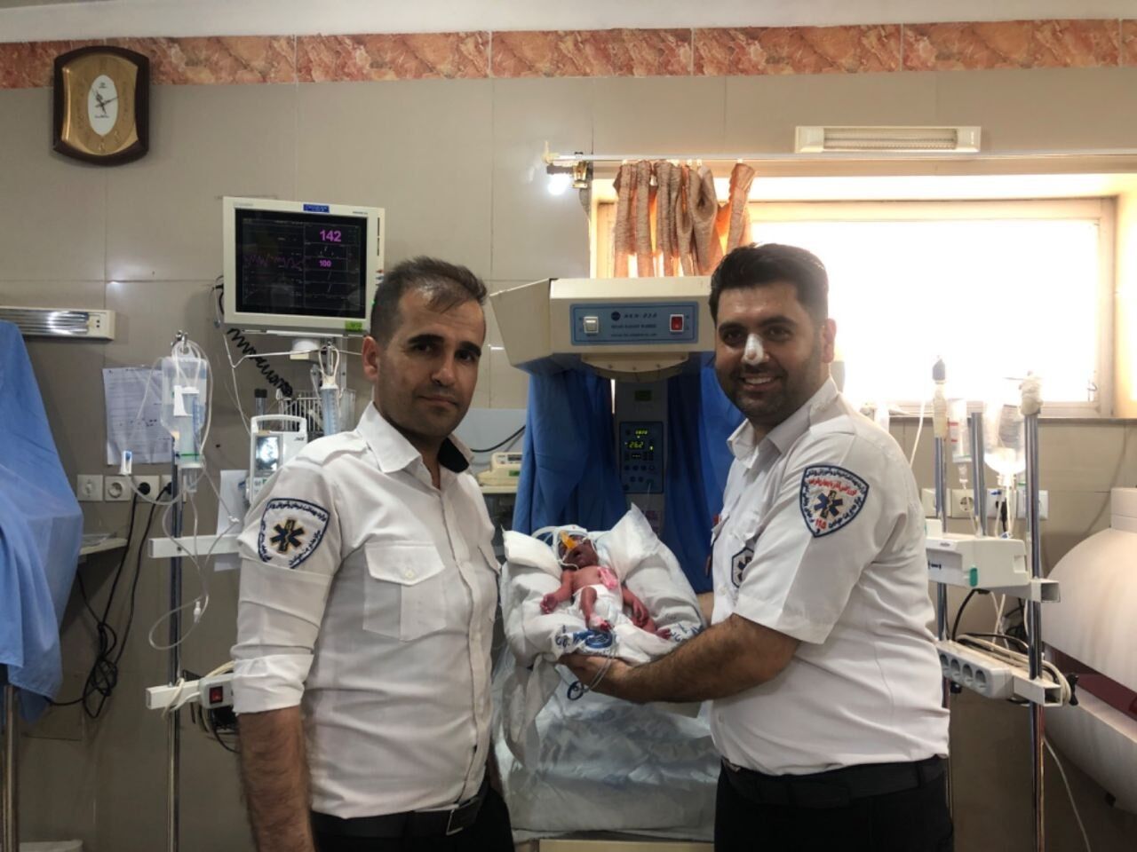 نجات جان مادر و نوزاد نارس با اقدام فوری اورژانس نجات جان مادر و نوزاد نارس با اقدام فوری اورژانس