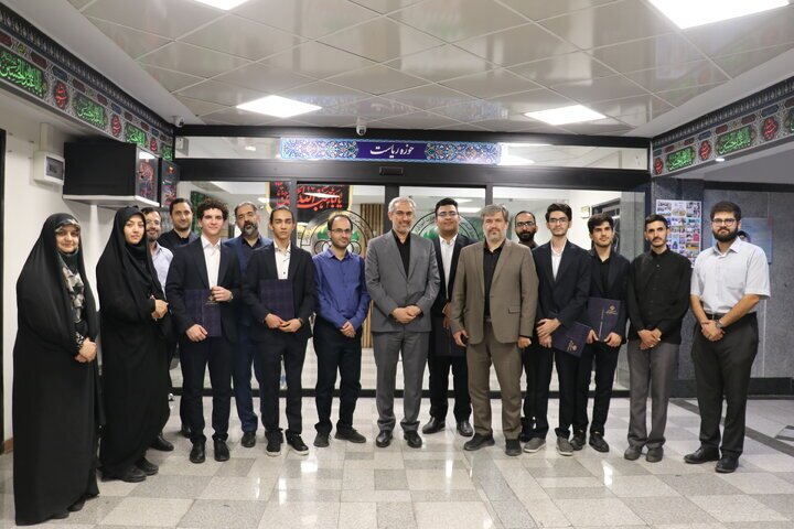 دیدار وزیر اقتصاد با اعضای تیم اعزامی کشورمان به المپیاد جهانی اقتصاد دیدار وزیر اقتصاد با اعضای تیم اعزامی کشورمان به المپیاد جهانی اقتصاد