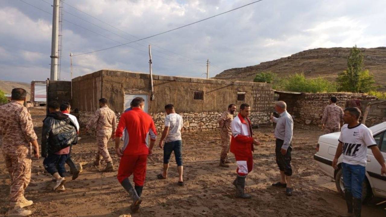 امدادرسانی هلال‌احمر آذربایجان‌غربی به آسیب دیدگان سیل تابستانی
