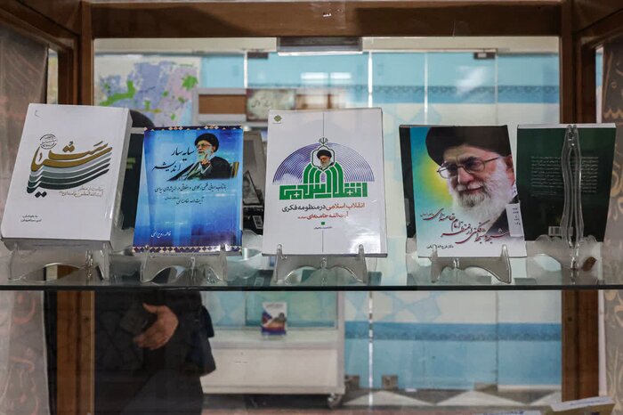 گشایش نمایشگاه کتب یک عمر آگاهی در حرم رضوی