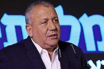 پیش افتادن رقیب نتانیاهو در نظرسنجی‌ها