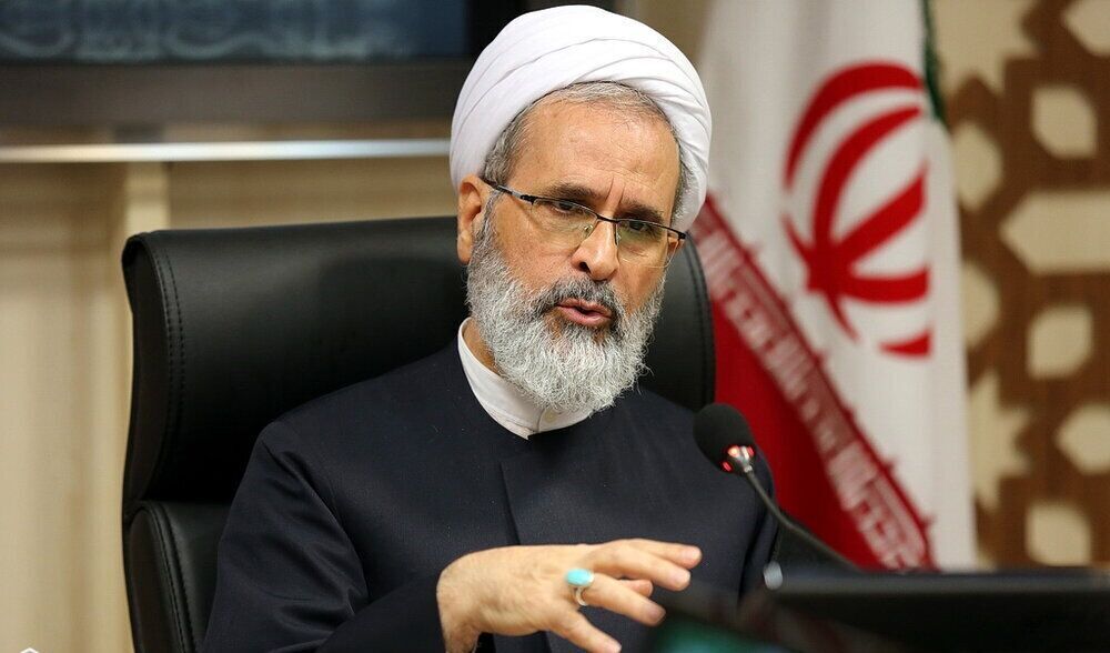 مطالبه انتقام و خونخواهی امام شهید و سایر شهدا امری است مطالبه انتقام و خونخواهی امام شهید و سایر شهدا امری است
