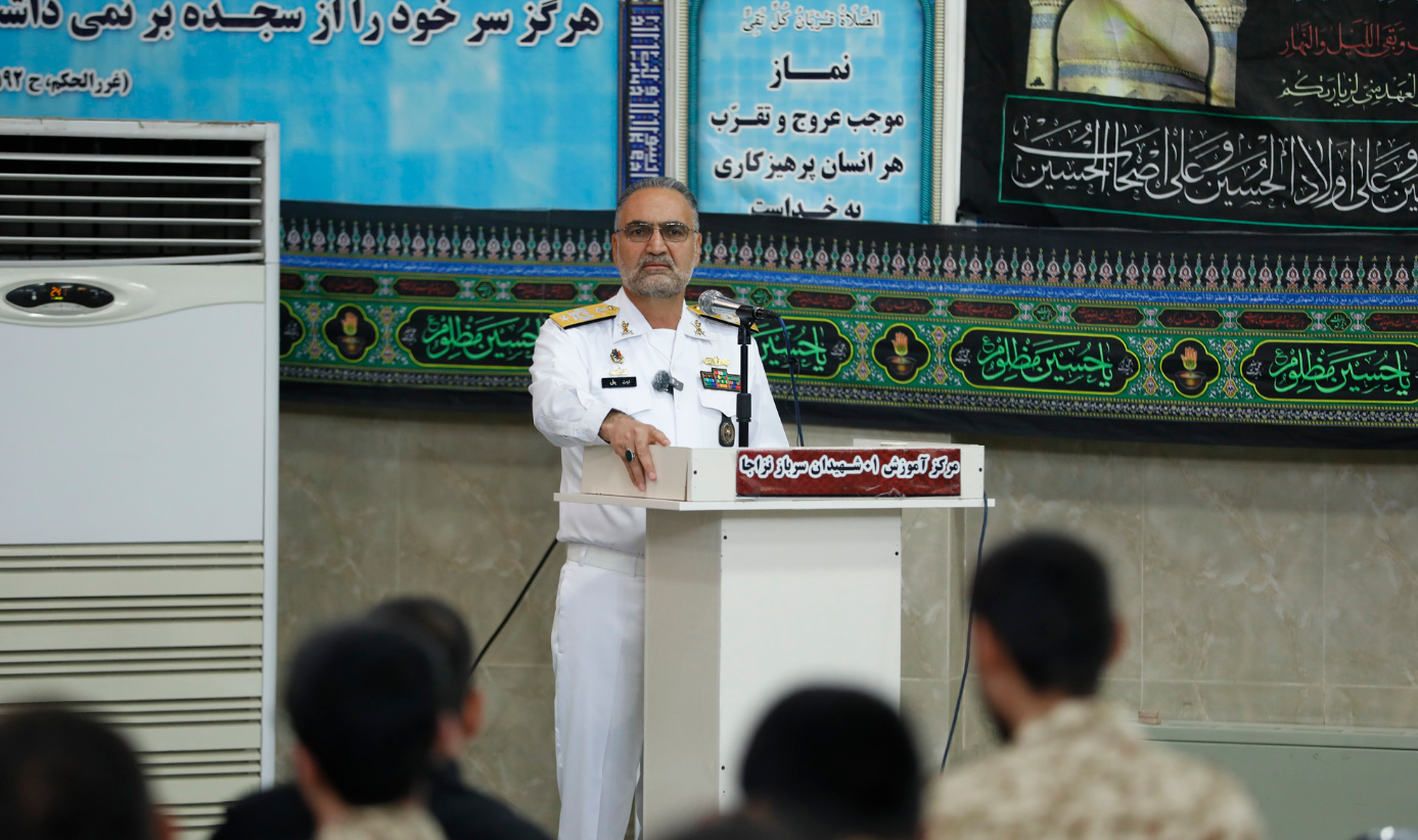 دریادار بمانی: مسیر خودکفایی دفاعی با جدیت دنبال شد دریادار بمانی: مسیر خودکفایی دفاعی با جدیت دنبال شد