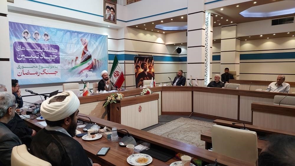 برپایی نشست جهاد تبیین در حرم شاهچراغ (ع) برپایی نشست جهاد تبیین در حرم شاهچراغ (ع)