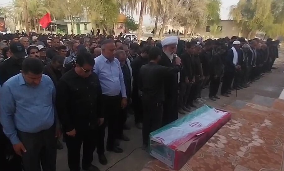 تشییع و تدفین مادر شهید جنگ رمضان در بخش سندرک هرمزگان تشییع و تدفین مادر شهید جنگ رمضان در بخش سندرک هرمزگان