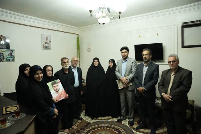 اتحاد و انسجام ملت، ثمره خون شهداست⁄ ملت ایران مدیون خون شهدا هستند اتحاد و انسجام ملت، ثمره خون شهداست⁄ ملت ایران مدیون خون شهدا هستند