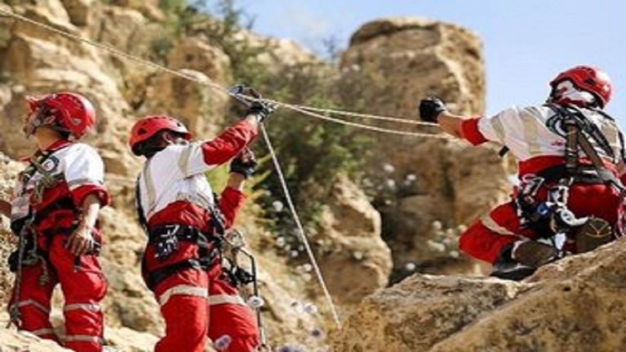 نجات نوجوان چاراویماقی از دره‌های باروت‌آغاجی پس از ۱۳ ساعت عملیات