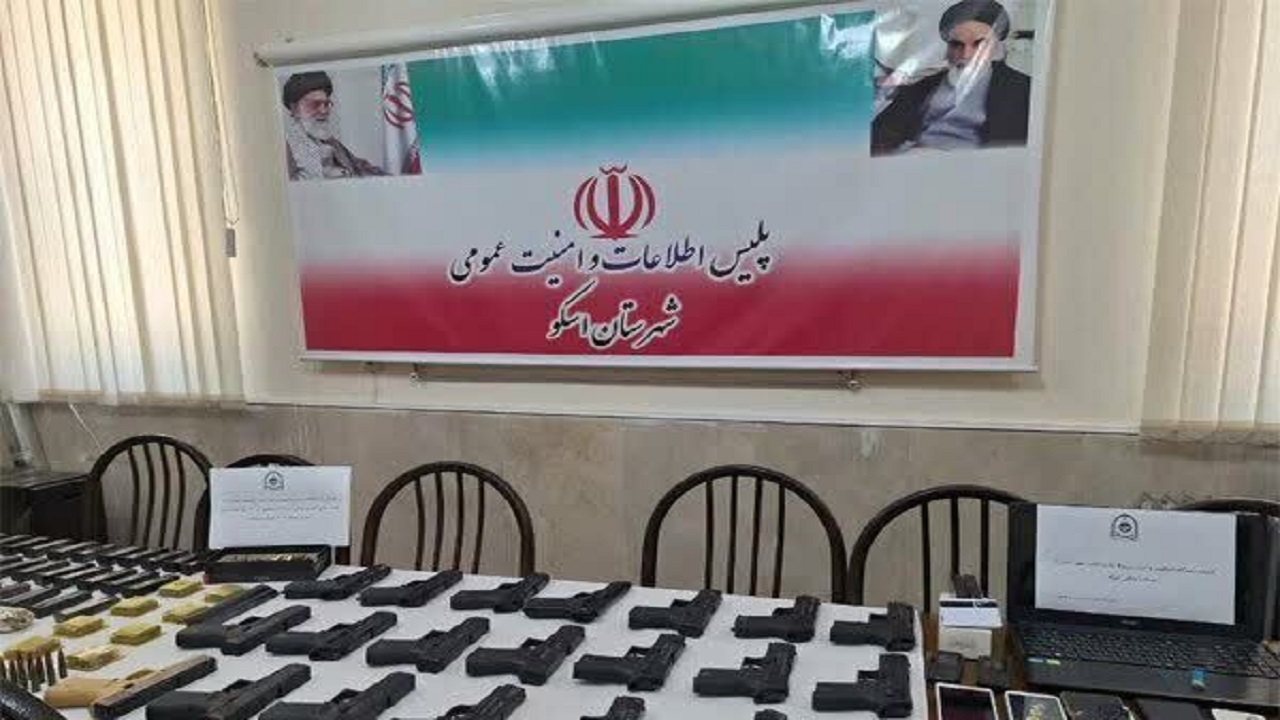 کشف ۲۱ قبضه کلت جنگی در اسکو