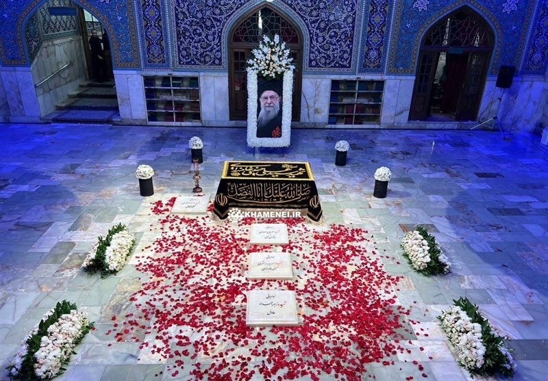 شاعر لبنانی در رثای آقای شهید ایران سرود شاعر لبنانی در رثای آقای شهید ایران سرود