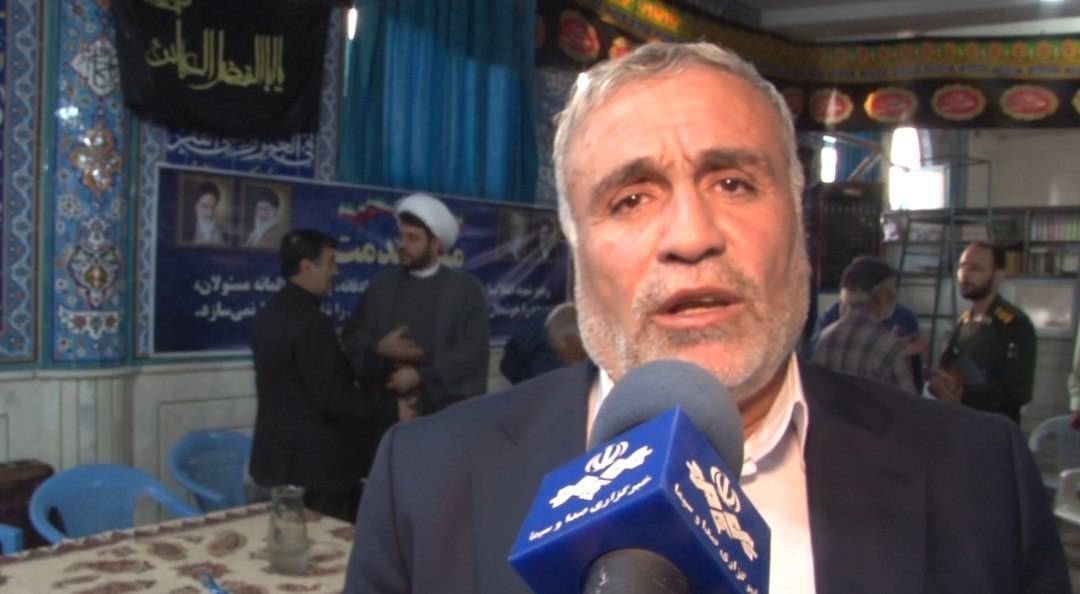 برگزاری میز خدمت دستگاه‌های اجرایی در شهر زاینده‌رود