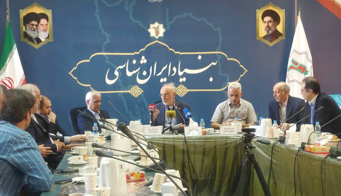 کتاب «سفارتنامه ارزنهالروم» رونمایی شد کتاب «سفارتنامه ارزنهالروم» رونمایی شد