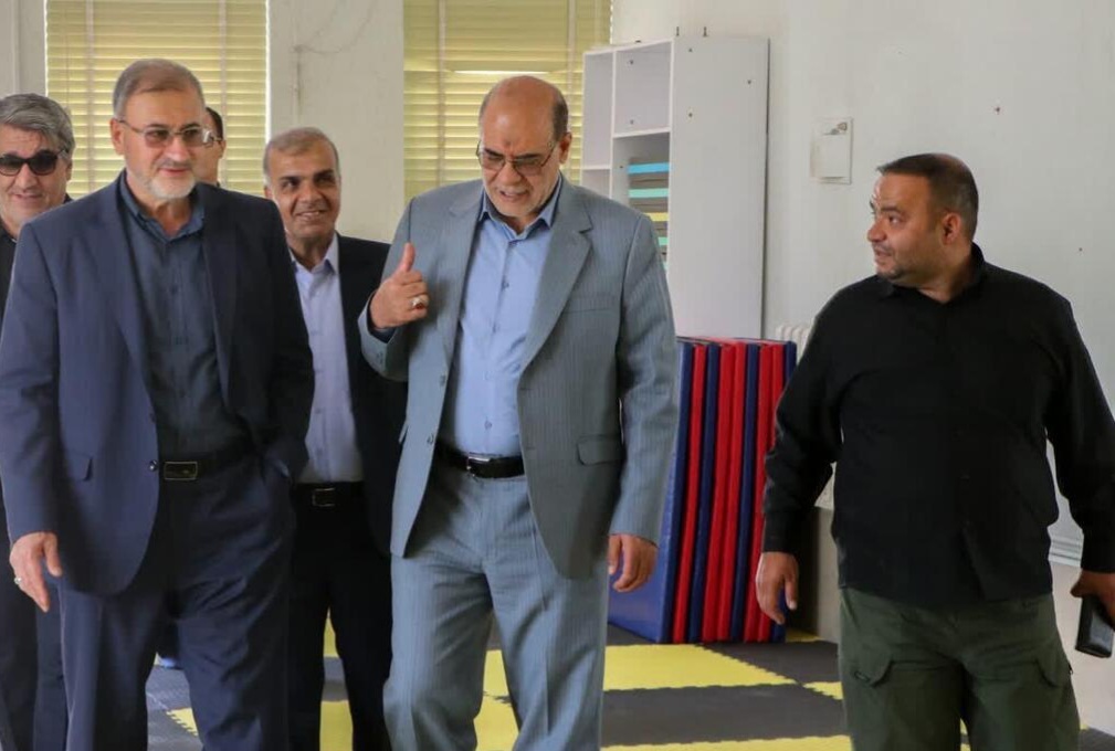ادای احترام معاون بنیاد شهید به مقام شامخ شهدای شیراز