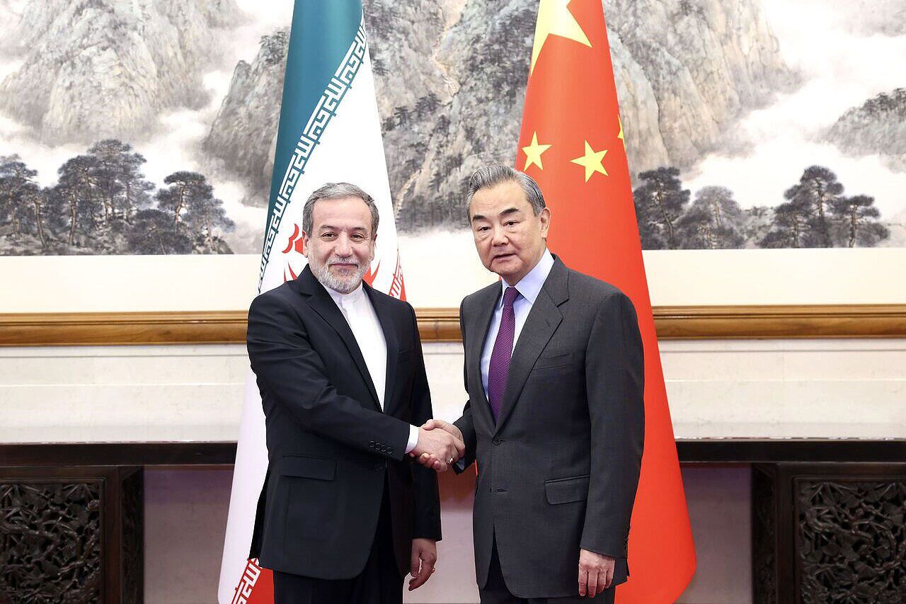 وانگ یی: چین از ایران حمایت می کند وانگ یی: چین از ایران حمایت می کند